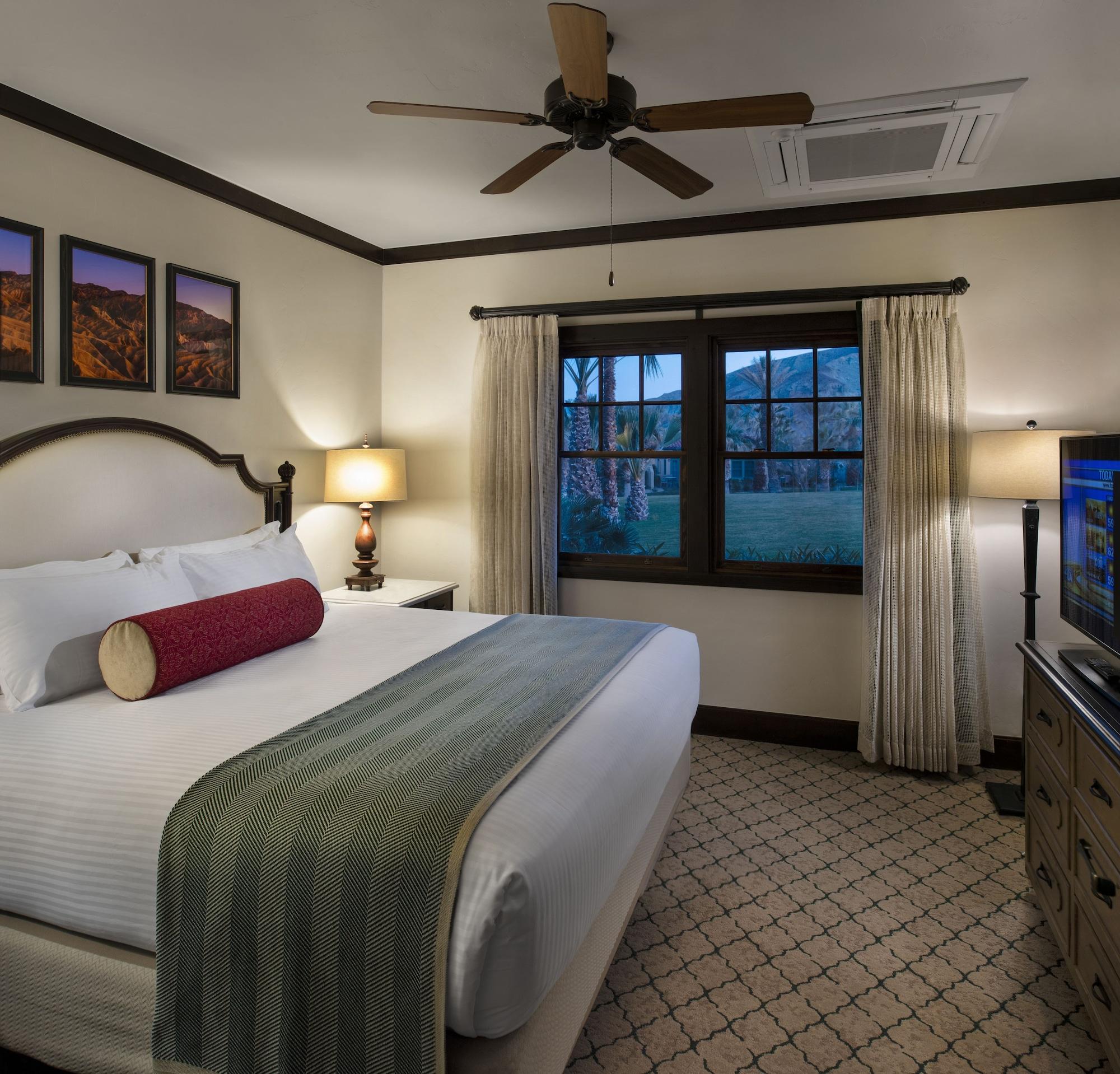 The Inn At Indian Village Eksteriør bilde A bedroom at the Cliffs at Mountain Park