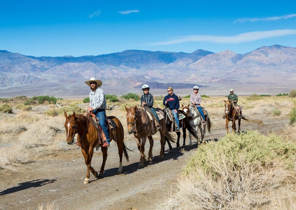 The Inn At Indian Village Eksteriør bilde Horseback riders on the Old Spanish Trail