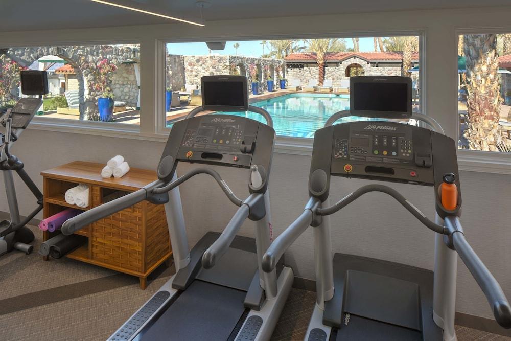 The Inn At Indian Village Eksteriør bilde Treadmills in a gym