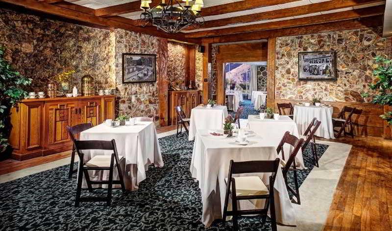 The Inn At Indian Village Eksteriør bilde The dining room at the Inn at the Opera