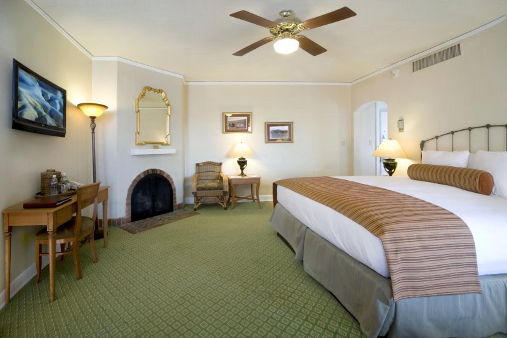 The Inn At Indian Village Eksteriør bilde A guest room at the Lodge at Santa Fe
