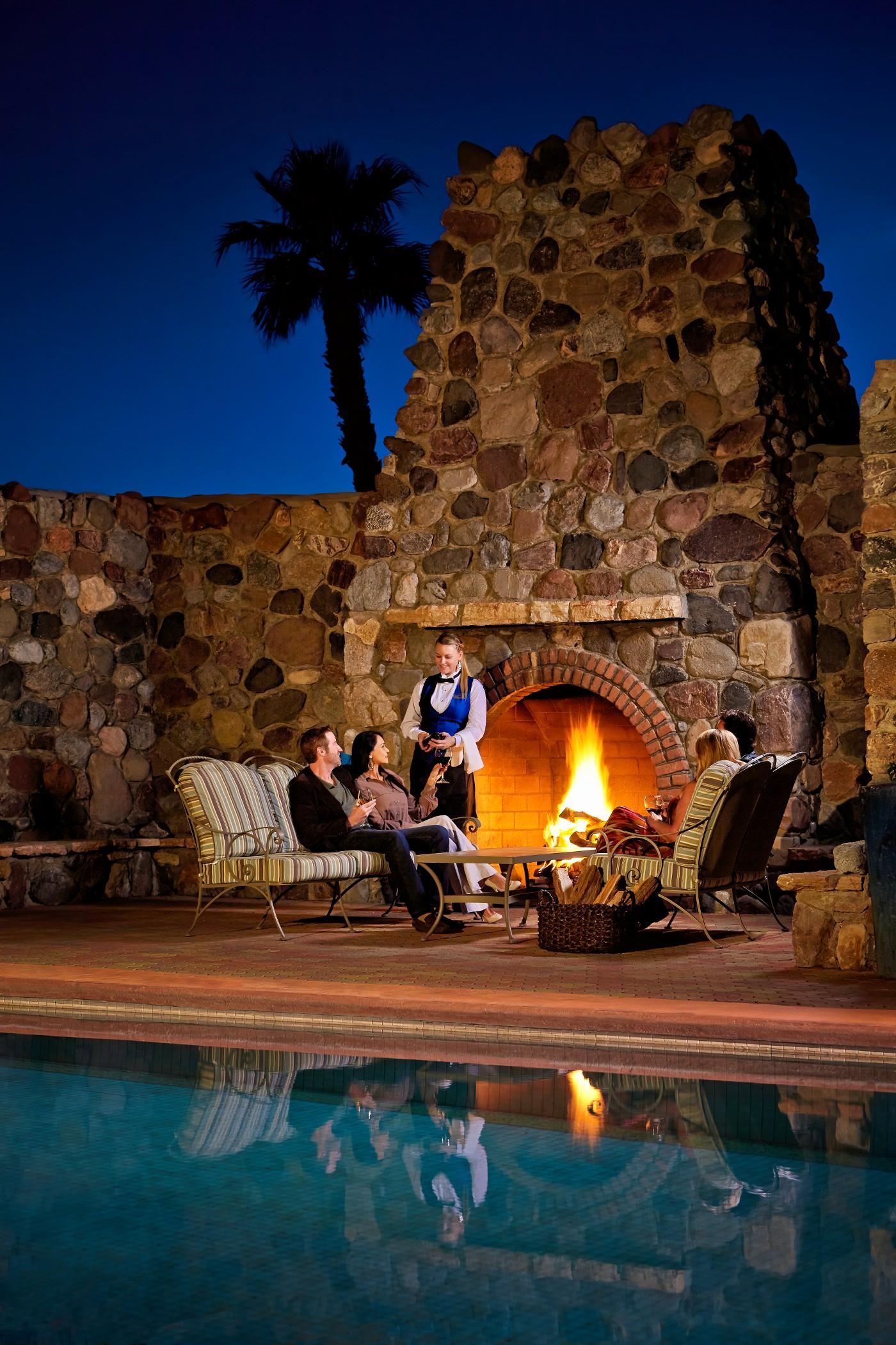 The Inn At Indian Village Eksteriør bilde The outdoor fireplace at the Lodge at Torrey Pines