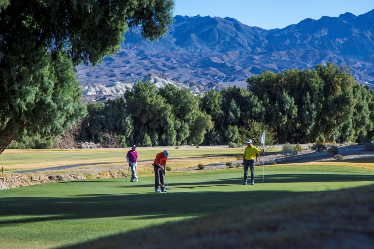 The Inn At Indian Village Eksteriør bilde Golfers at the Sun Valley Resort